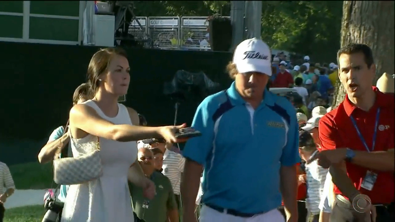 Illustration for article titled Jason Dufner Grabs First Major, Pats Wife's Butt